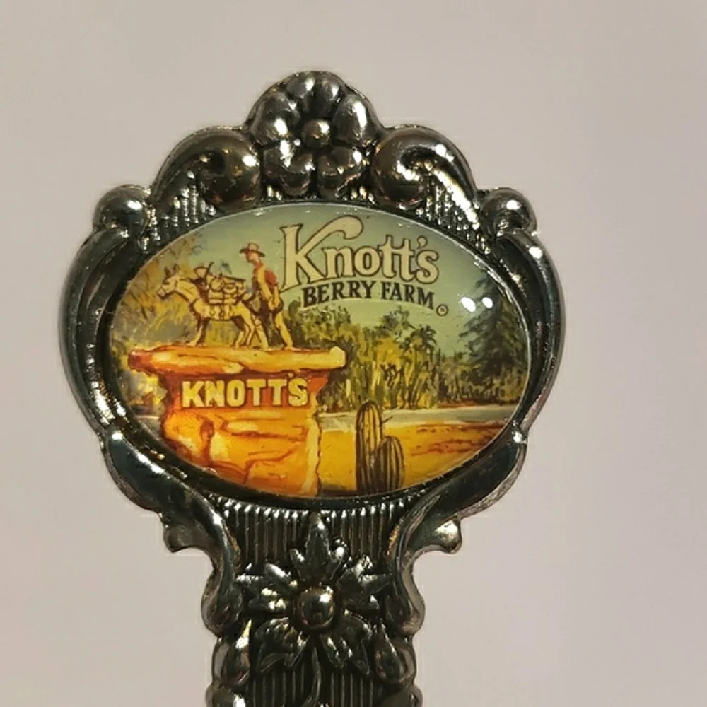 Vintage 80s 90s collectable spoons. Disneyland, Knott's Berry Farm, DC.
